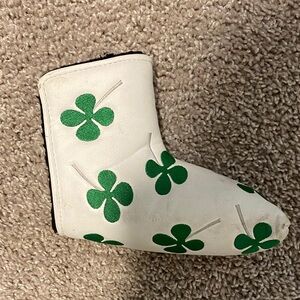 White and green clover putter cover